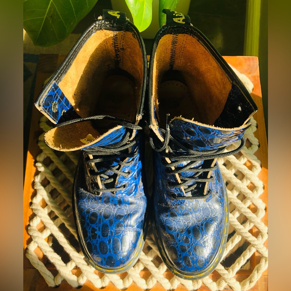 Vintage 1990’s Blue Alligator Dr. Martens Boots.Mint Condition. Made in England - Picture 7 of 14